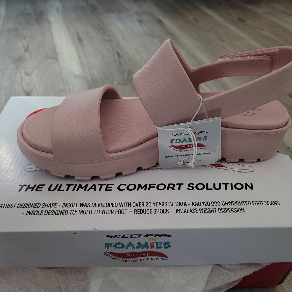 Skechers Women's Pink Foamies Brand NEW!! In PERFECT shape